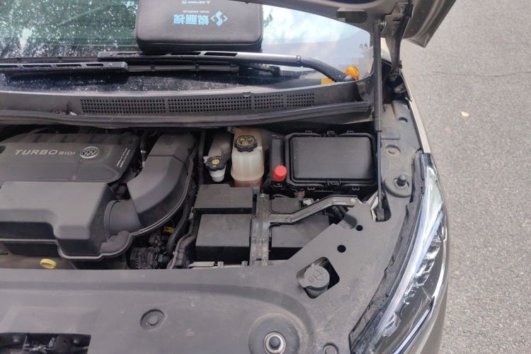 Used Buick GL8 2023 ES Lu Zun Deluxe Model Engine Bay Left