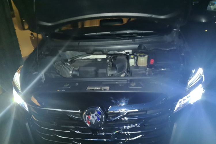 Used Buick GL8 2023 Land Executive Class Deluxe Model Engine Bay