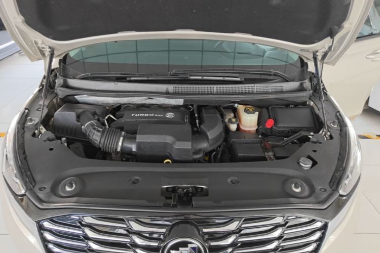 Used Buick GL8 2023 ES Lu Zun Flagship Model Engine Bay