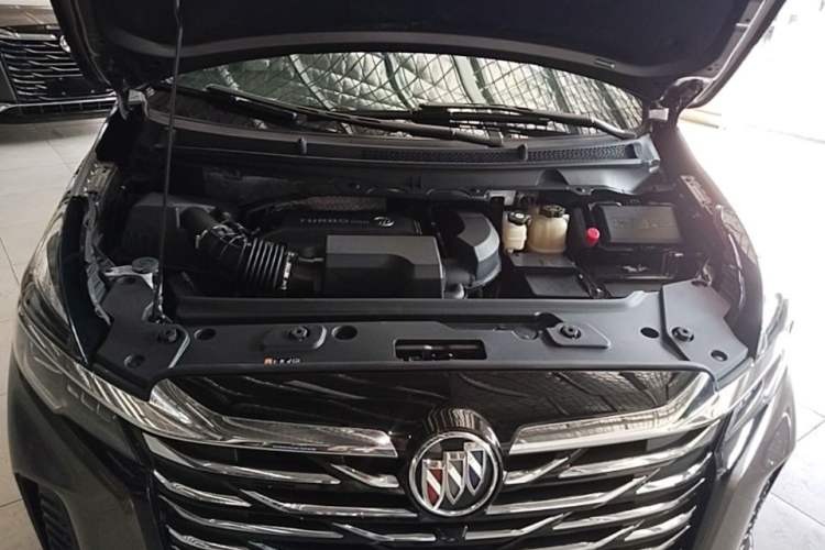 Used Buick GL8 2023 Facelifted Land Cruiser Executive Luxury Version Engine Bay