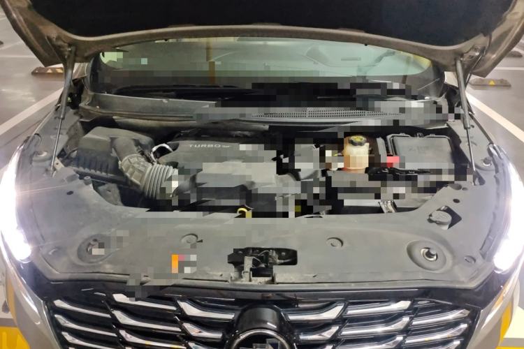 Used Buick GL8 2023 ES Lu Zun Deluxe Model Engine Bay