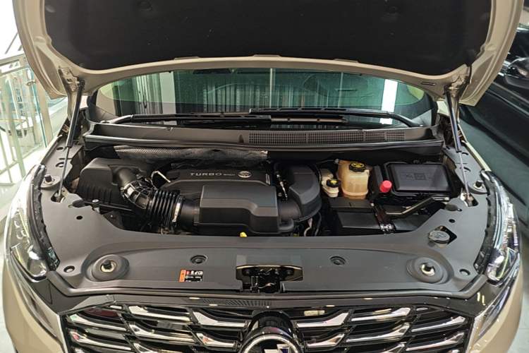 Used Buick GL8 2023 ES Lu Zun Deluxe Model Engine Bay