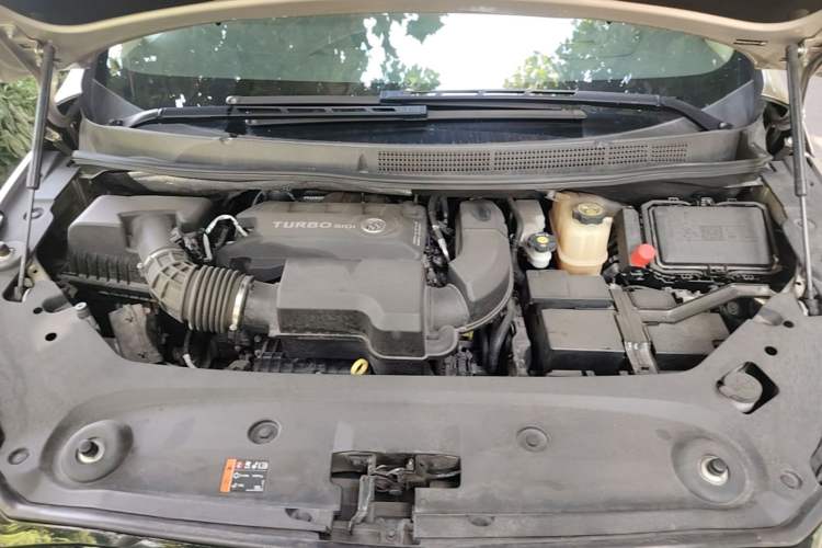 Used Buick GL8 2023 ES Lu Zun Deluxe Model Engine Bay