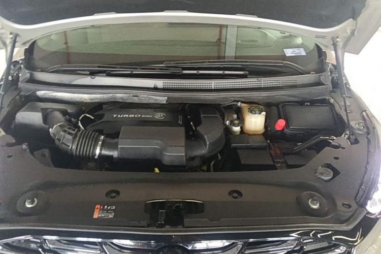 Used Buick GL8 2023 ES Lu Zun Deluxe Model Engine Bay