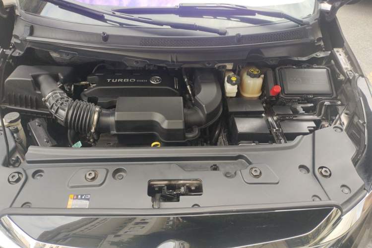 Used Buick GL8 2023 Facelifted Land Cruiser Executive Luxury Version Engine Bay