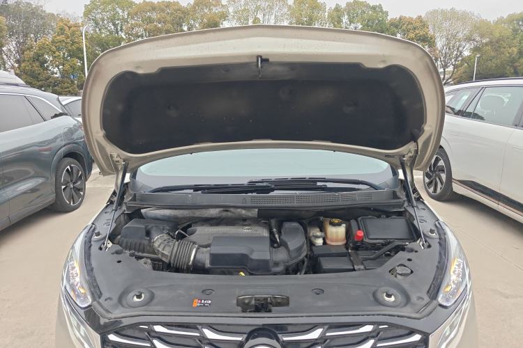 Used Buick GL8 2023 ES Lu Zun Luxury Edition and Yue Version Engine Bay