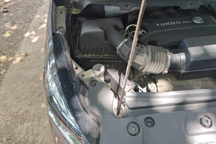 Used Buick GL8 2023 Facelifted Land Cruiser Executive Luxury Version Engine Bay Right