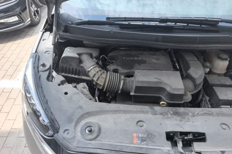 Used Buick GL8 2023 ES Lu Zun Deluxe Model Engine Bay Right