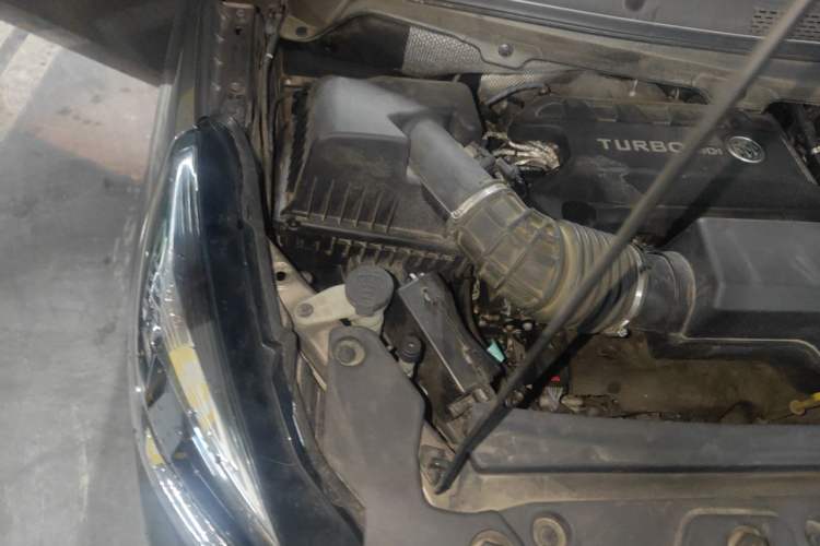 Used Buick GL8 2023 Land Executive Class Comfort Model Engine Bay Right