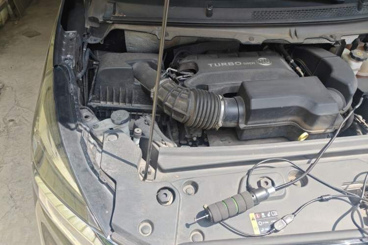 Used Buick GL8 2023 Land Executive Class Comfort Model Engine Bay Right