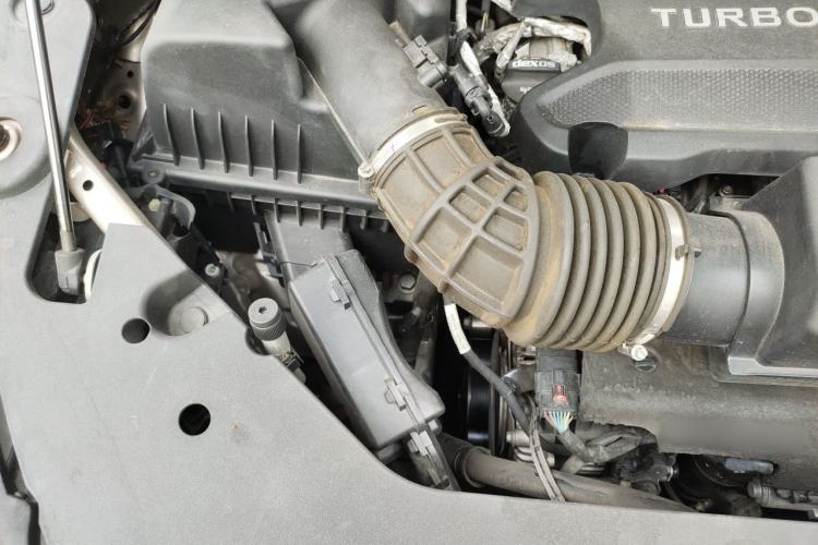 Used Buick GL8 2023 ES Lu Zun Deluxe and Yue Edition Engine Bay Right