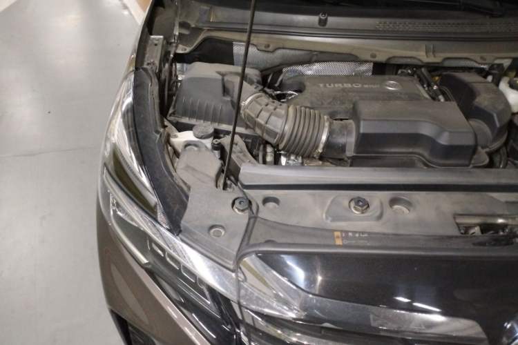Used Buick GL8 2023 Facelifted Land Cruiser Executive Luxury Version Engine Bay Right