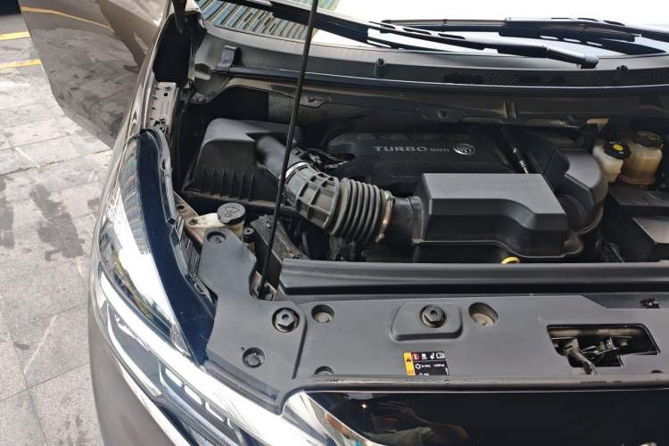 Used Buick GL8 2023 Facelifted Land Cruiser Executive Luxury Version Engine Bay Right
