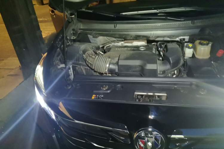 Used Buick GL8 2023 Land Executive Class Deluxe Model Engine Bay Right
