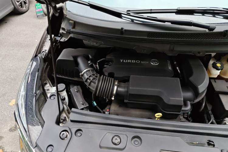 Used Buick GL8 2023 Land Executive Class Comfort Model Engine Bay Right
