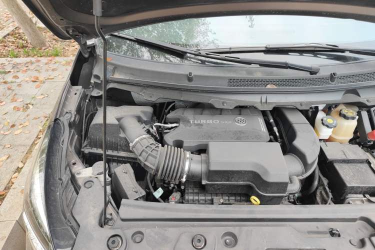 Used Buick GL8 2023 Land Executive Class Comfort Model Engine Bay Right