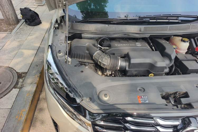 Used Buick GL8 2023 ES Lu Zun Luxury Model Engine Bay Right