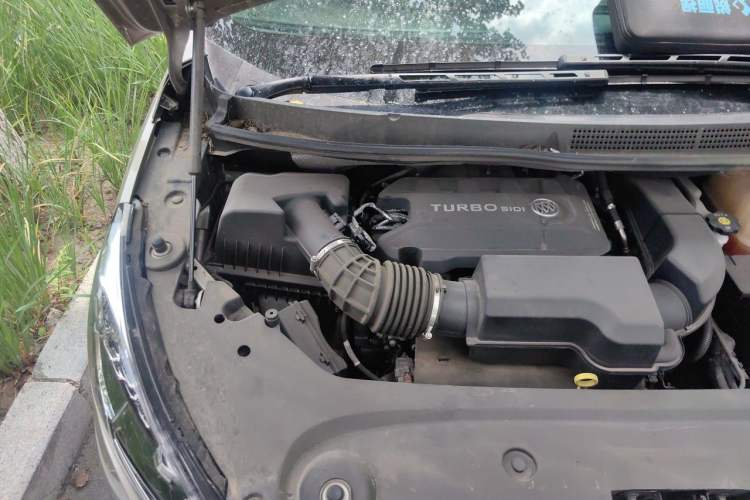 Used Buick GL8 2023 ES Lu Zun Deluxe Model Engine Bay Right