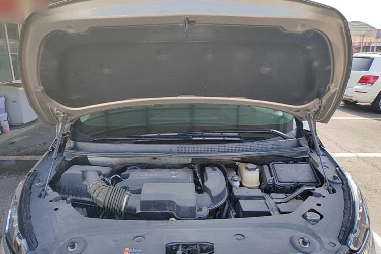 Used Buick GL8 2023 ES Lu Zun Deluxe Model Engine Bay