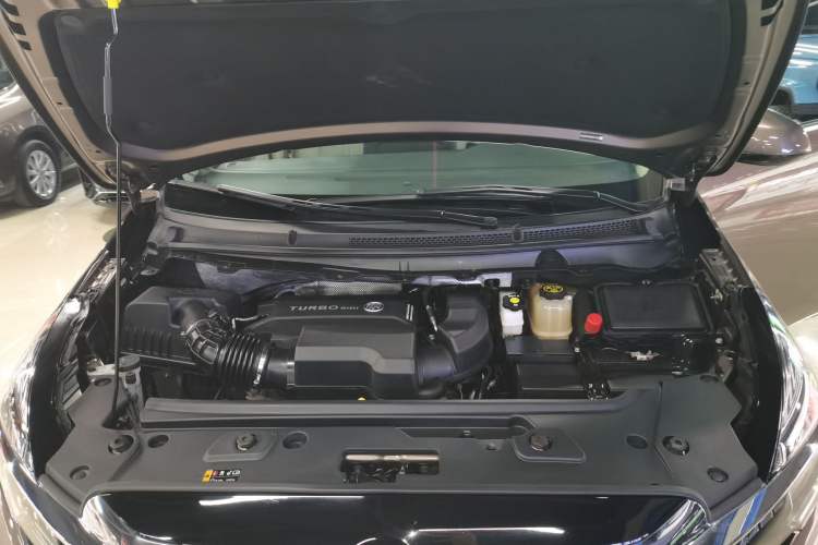Used Buick GL8 2023 Land Executive Class 652T Luxury Model Engine Bay