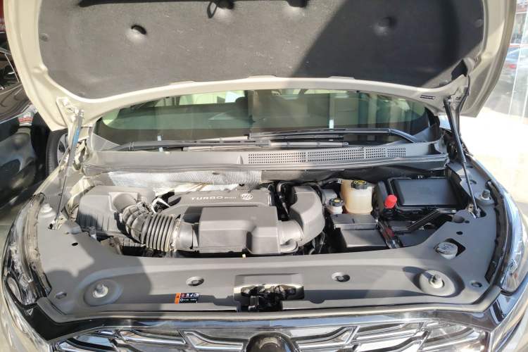 Used Buick GL8 2023 ES Lu Zun Deluxe Model Engine Bay