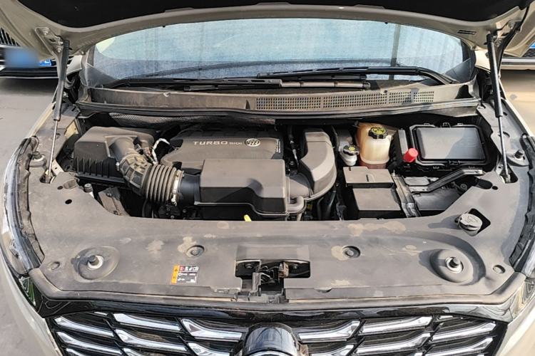 Used Buick GL8 2023 ES Lu Zun Deluxe Model Engine Bay
