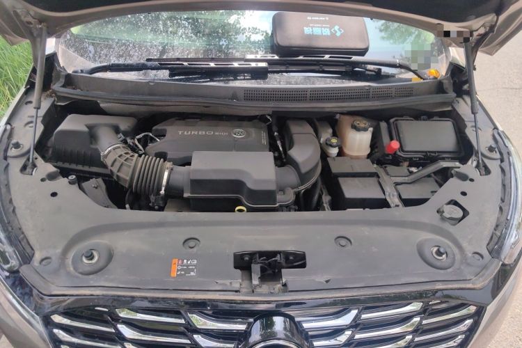 Used Buick GL8 2023 ES Lu Zun Deluxe Model Engine Bay