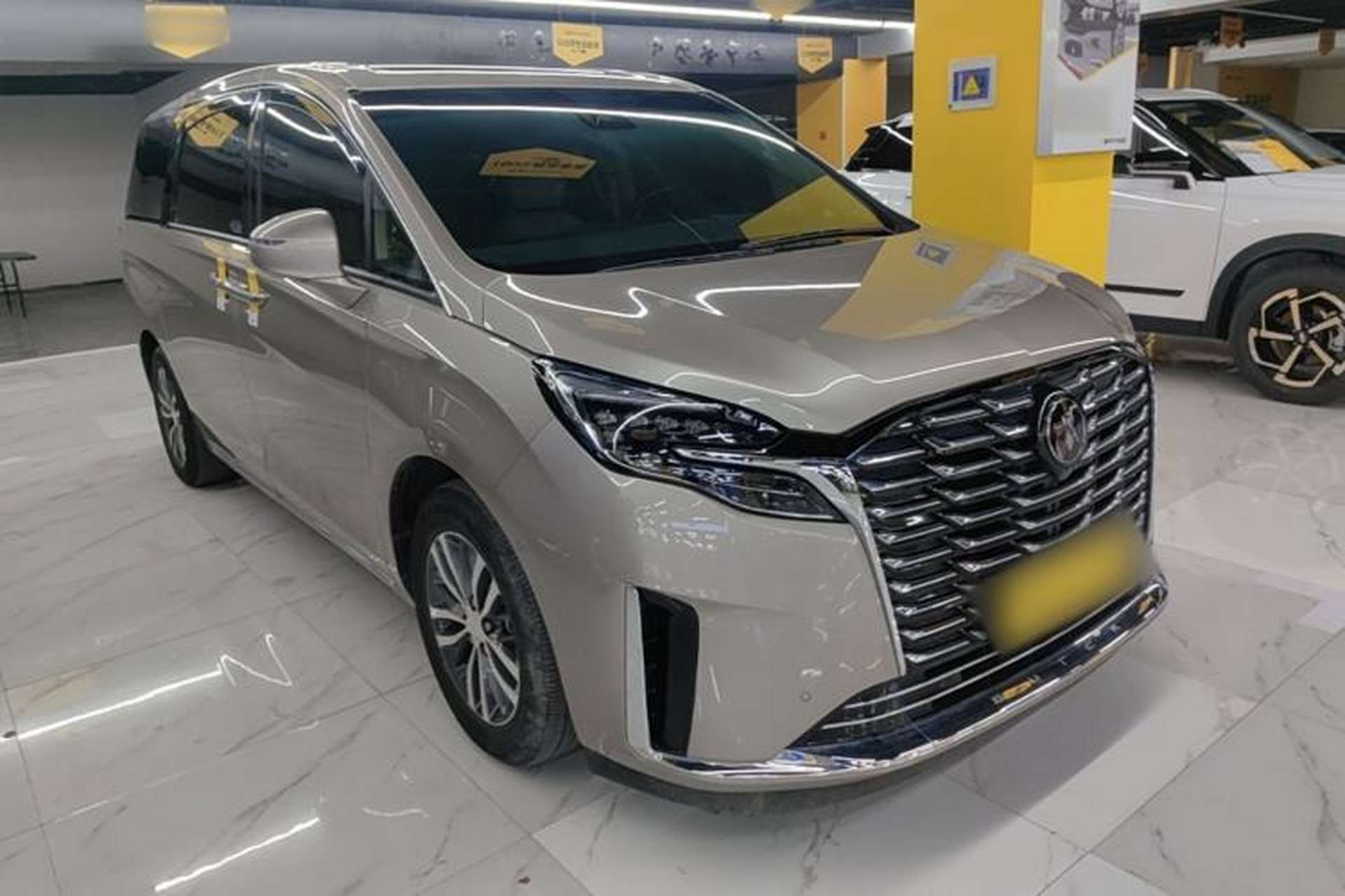 Used Buick GL8 2023 ES Lu Zun Deluxe Model Exterior 1