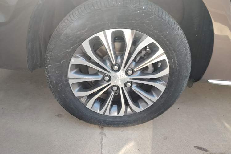 Used Buick GL8 2023 Land Executive Class 652T Luxury Model Exterior 2