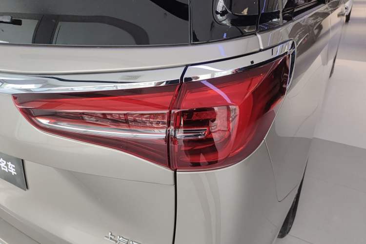 Used Buick GL8 2023 ES Lu Zun Deluxe Model Exterior 3