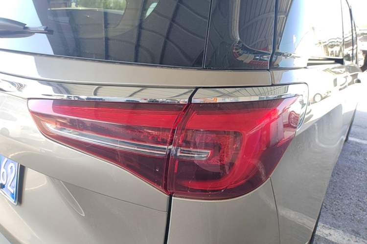 Used Buick GL8 2023 ES Lu Zun Deluxe Model Exterior 3