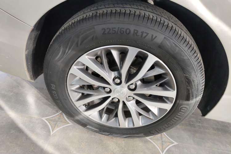 Used Buick GL8 2023 ES Lu Zun Deluxe Model Exterior 5