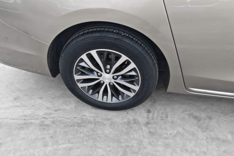 Used Buick GL8 2023 ES Lu Zun Deluxe Model Exterior 5