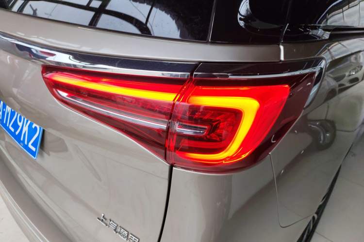 Used Buick GL8 2023 ES Lu Zun Deluxe Model Exterior 6