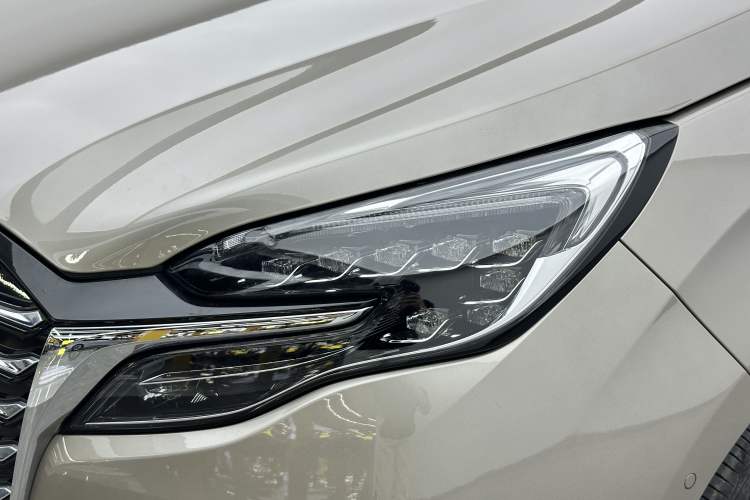 Used Buick GL8 2023 ES Lu Zun Deluxe Model Exterior 8