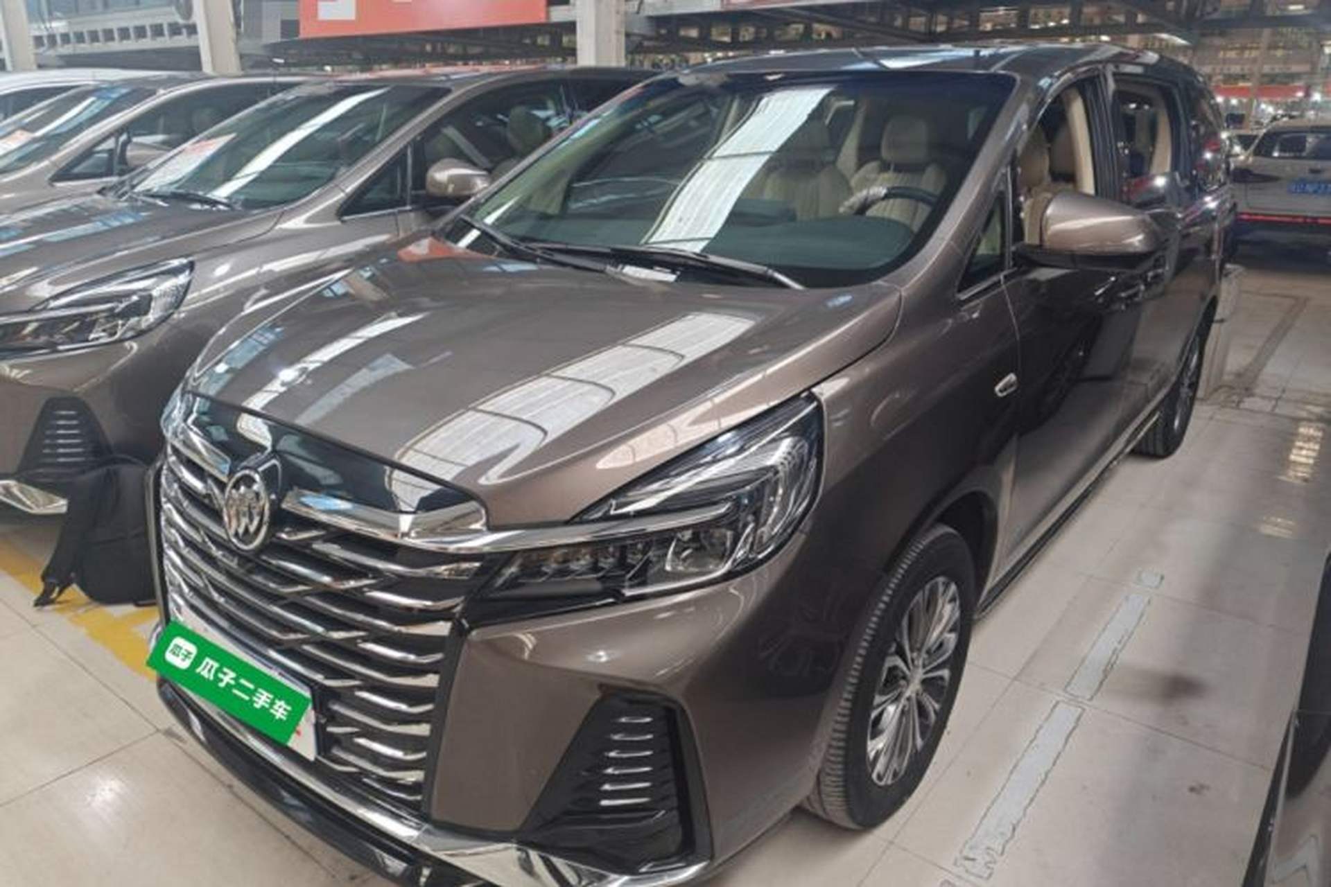 Used Buick GL8 2023 Facelifted Land Cruiser Executive Luxury Version Front Left 45 Deg