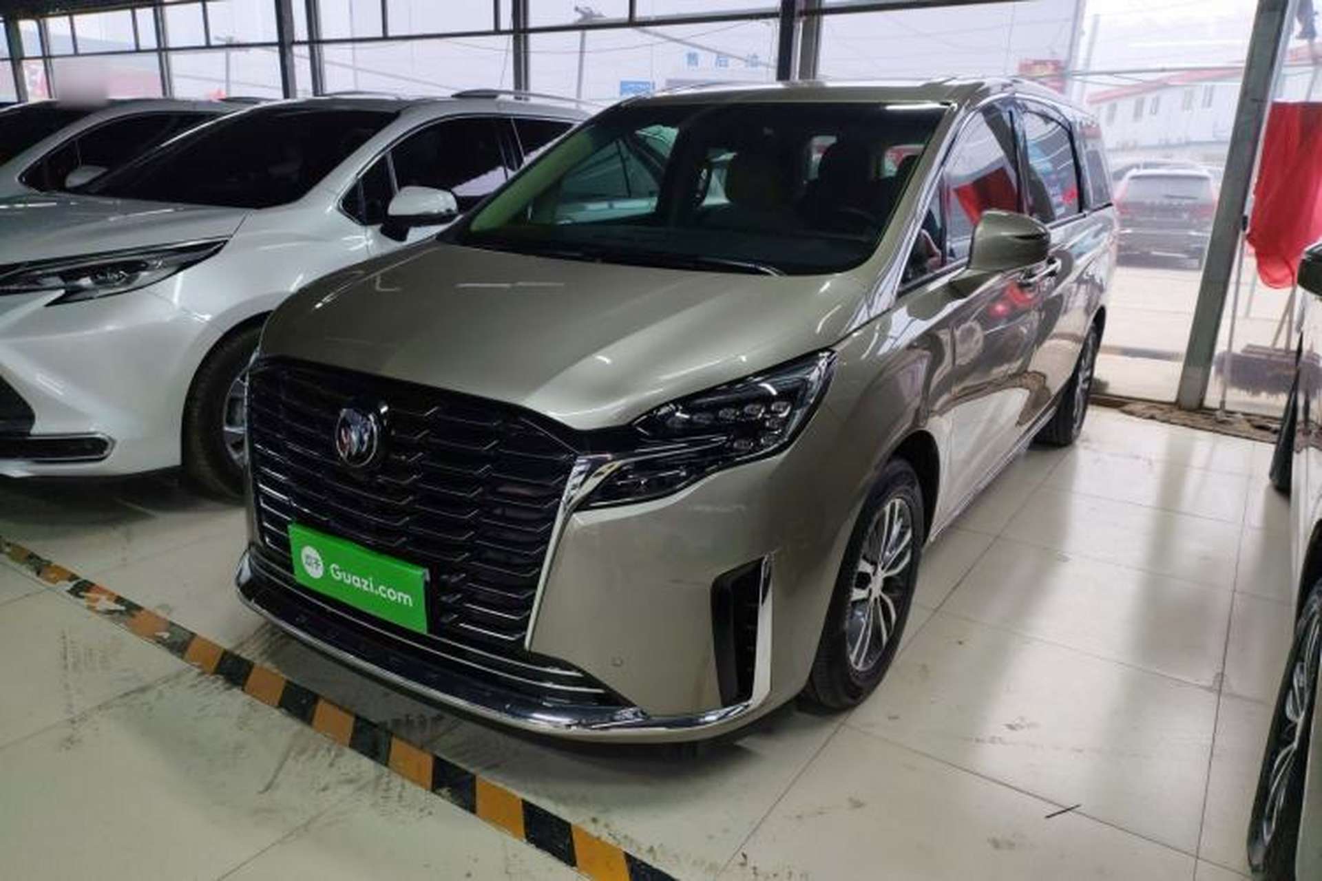 Used Buick GL8 2023 ES Lu Zun Deluxe Model Front Left 45 Deg