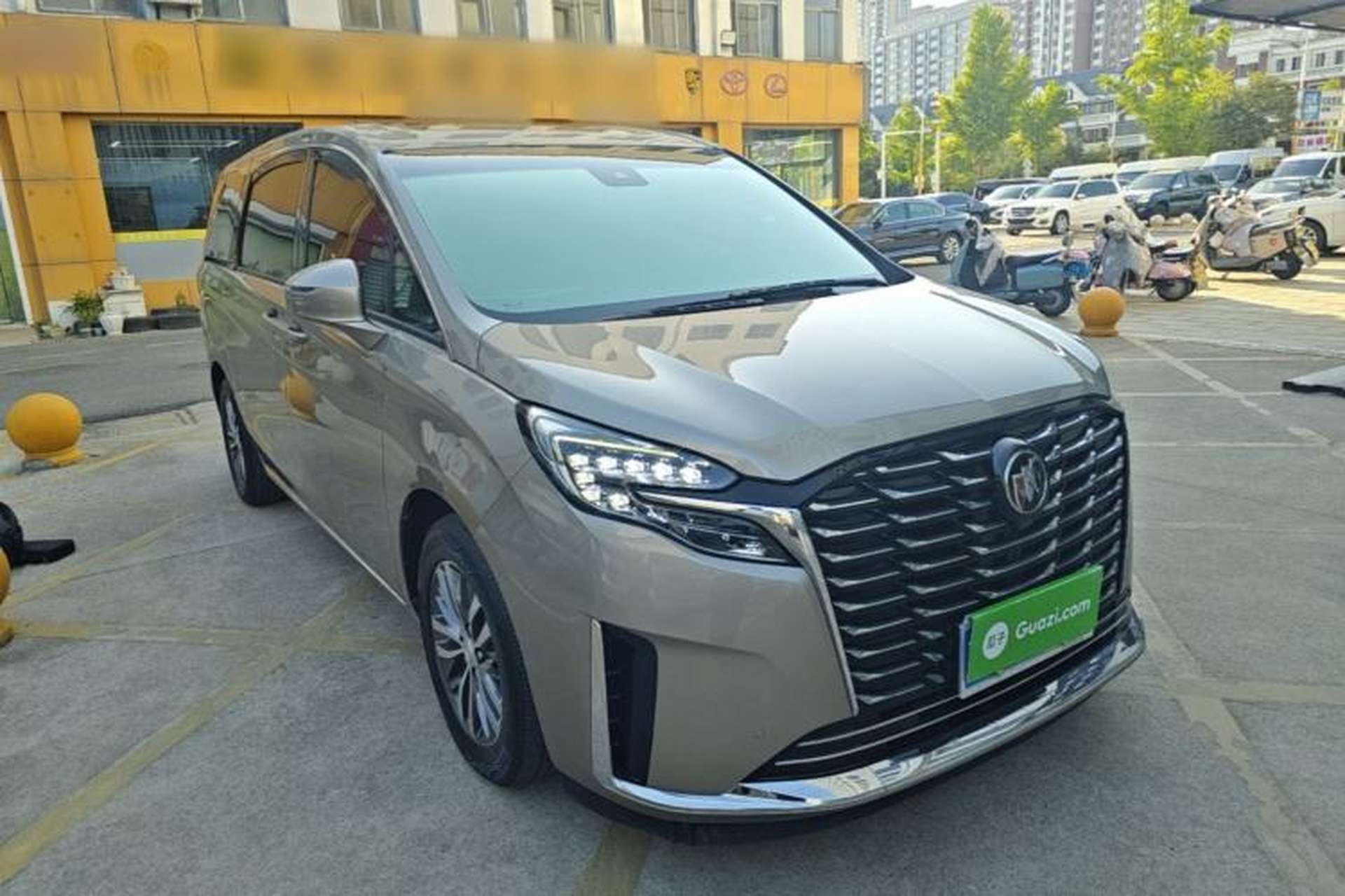 Used Buick GL8 2023 ES Lu Zun Deluxe Model Front Right 45 Deg