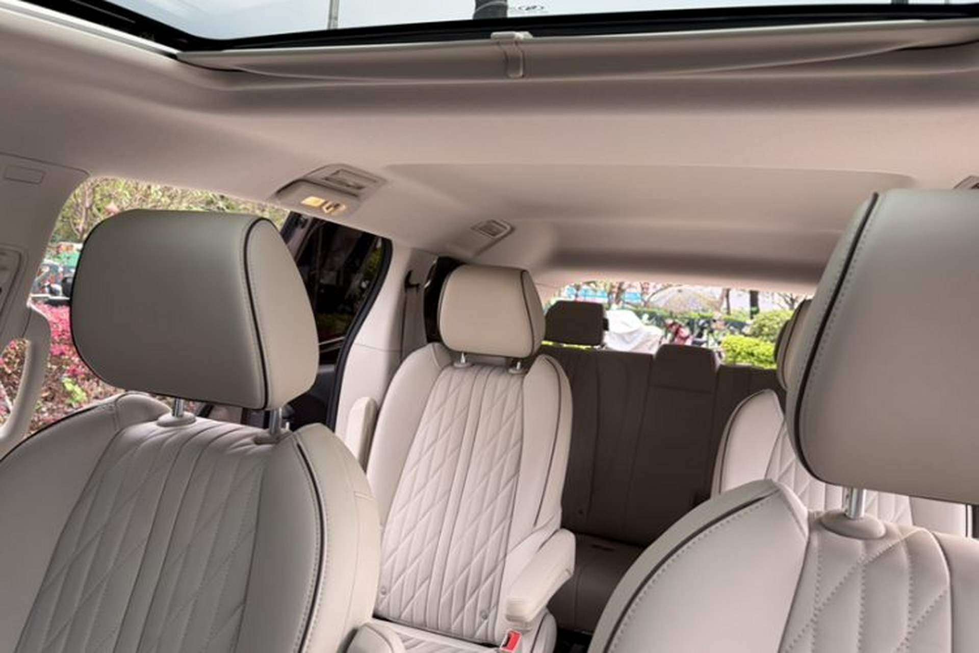 Used Buick GL8 2023 Land Executive Class 652T Luxury Model Headliner