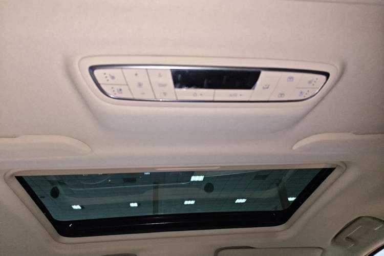 Used Buick GL8 2023 ES Lu Zun Luxury Edition and Yue Version Headliner
