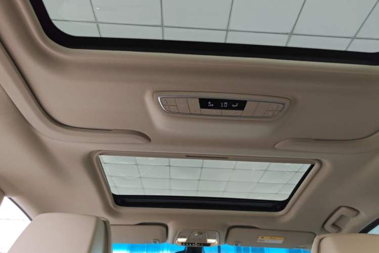 Used Buick GL8 2023 ES Lu Zun Flagship Model Headliner