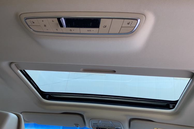 Used Buick GL8 2023 ES Lu Zun Deluxe Model Headliner