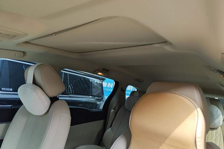 Used Buick GL8 2023 Facelifted Land Cruiser Executive Luxury Version Headliner