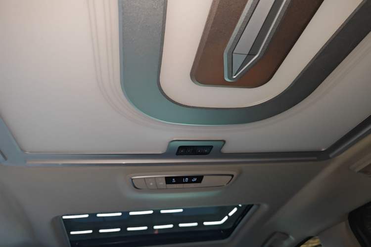 Used Buick GL8 2023 ES Lu Zun Comfort Model Headliner