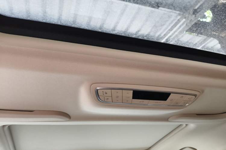 Used Buick GL8 2023 ES Lu Zun Luxury Model Headliner