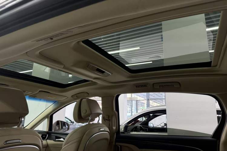 Used Buick GL8 2023 ES Lu Zun Luxury Model Headliner