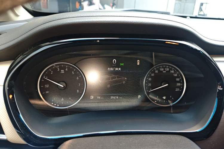 Used Buick GL8 2023 Facelifted Land Cruiser Executive Luxury Version Instrument Cluster