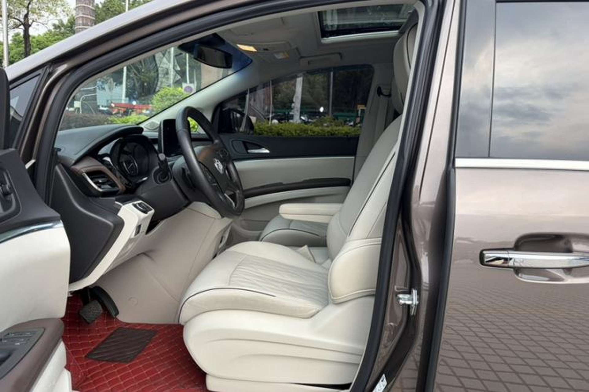 Used Buick GL8 2023 Land Executive Class 652T Luxury Model Interior 1