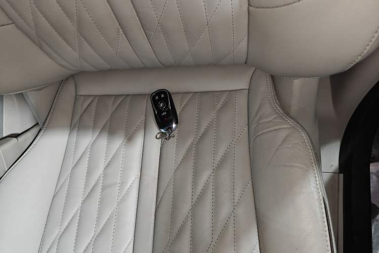 Used Buick GL8 2023 Land Executive Class 652T Luxury Model Interior 1