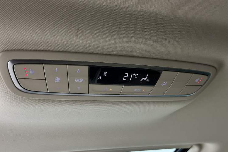 Used Buick GL8 2023 ES Lu Zun Deluxe Model Interior 11